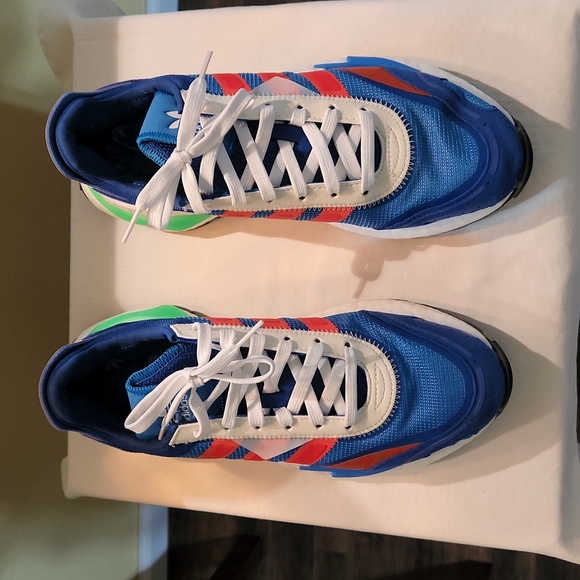 Unisex Adidas - Picture 3 of 6